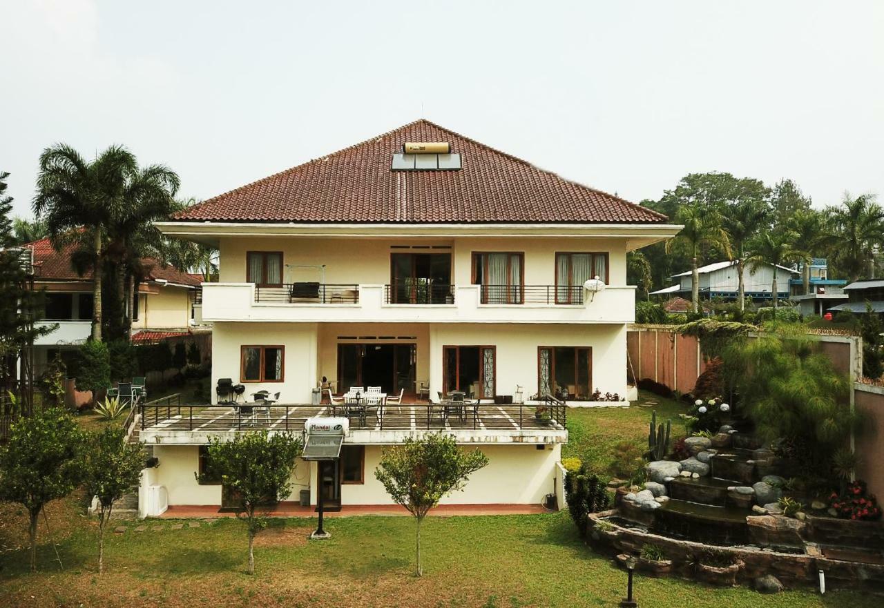 Puri Bernadi Guest House Lembang Exterior photo
